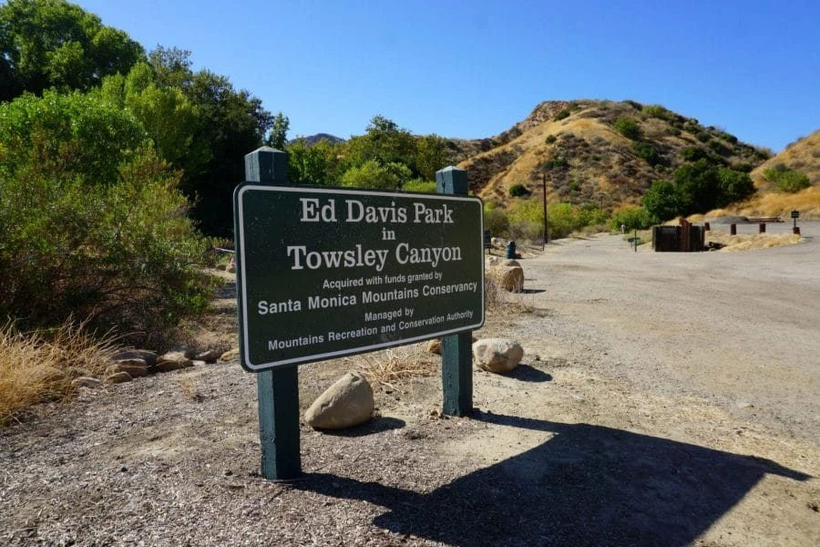 Towsley Canyon hiking trails through hills and oak trees